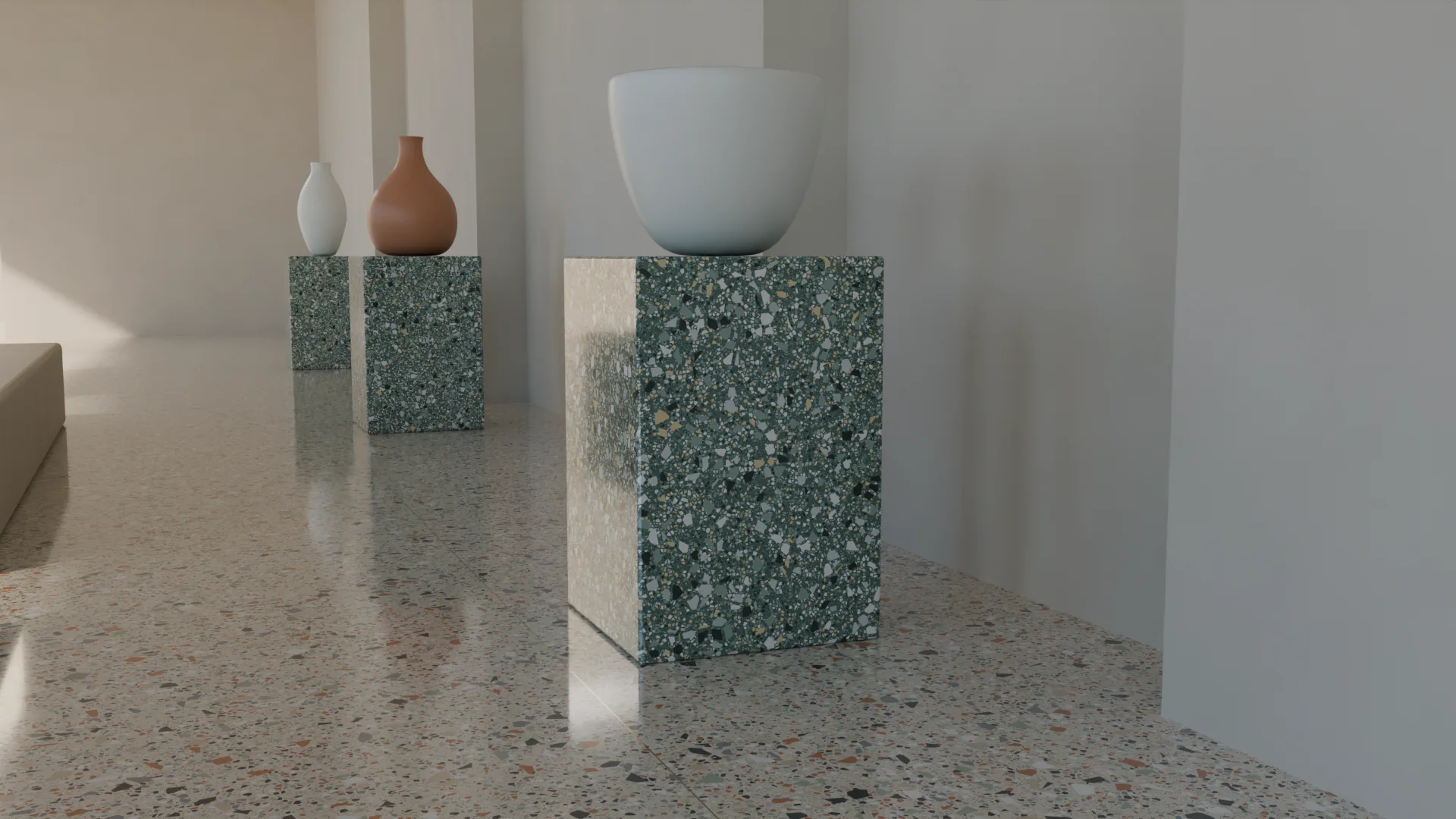 Yeşil terrazzo kaideler üzerinde vazolar